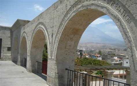 Mirador De Yanahuara Ventana A La Ciudad De Los Volcanes En Arequipa