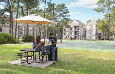 Housing and Residence Life - University of North Florida