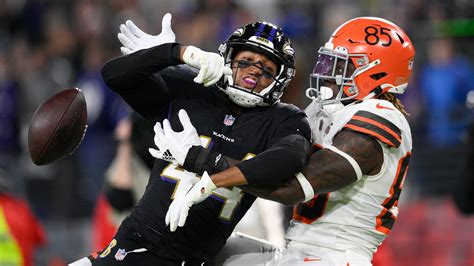 Browns Place Njoku On Covid 19 List Could Miss Ravens Game