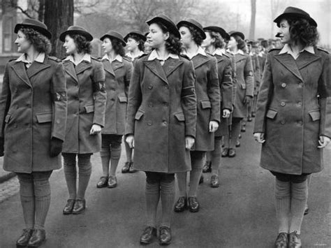 Hrh Princess Elizabeth Visits Members Of The Womens Land Army At