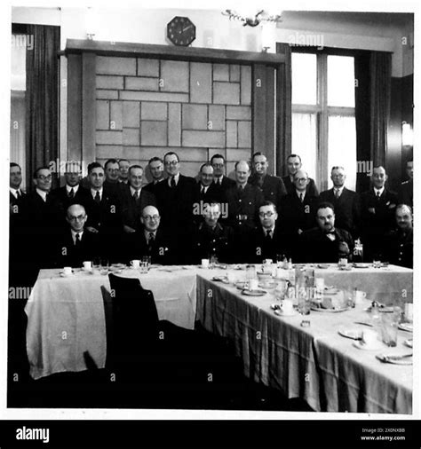 Western Command G O C Meets Newspaper Editors Left To Right Back Row Mr R Reid B B C