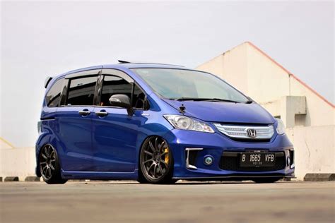 Modifikasi Honda Freed 2015 Jakarta Ceper Sporty Diguyur Jubah Kelir