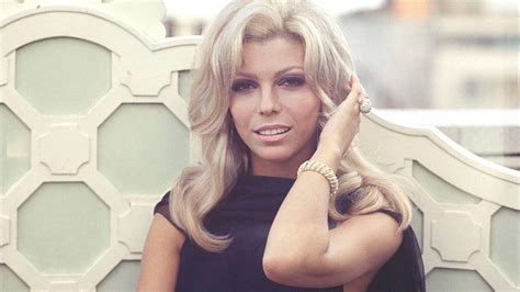 Nancy Sinatra 82 Años Cumple La Cantante Y Actriz Estadounidense