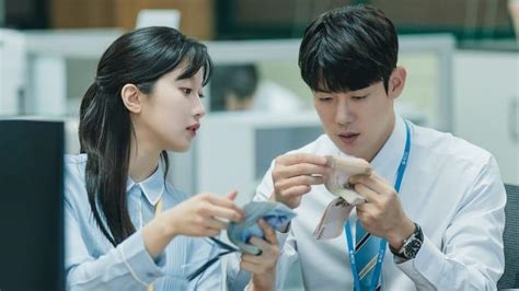 4 Fakta Menarik The Interest Of Love Kisah Cinta Satu Kantor Yang