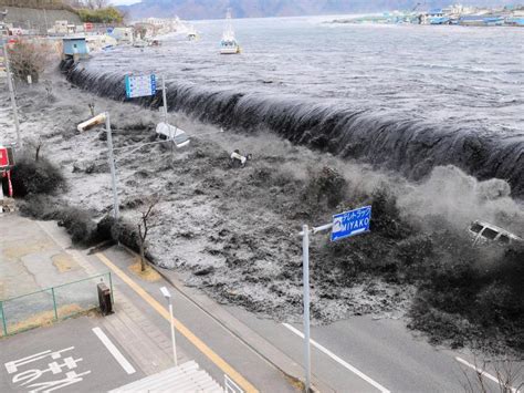 Erdbeben Starkes Erdbeben In Japan Vor Bergehend Tsunami Warnung