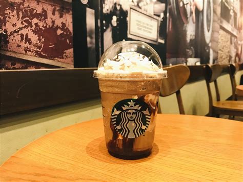 Starbucks Japan Valentine S Day Beverages And Goods For