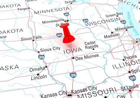 Chincheta Roja Sobre El Mapa De Estados Unidos Del Estado De Iowa