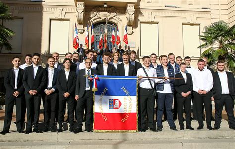 Villefranche sur Saône Cérémonie de la remise officielle du drapeau