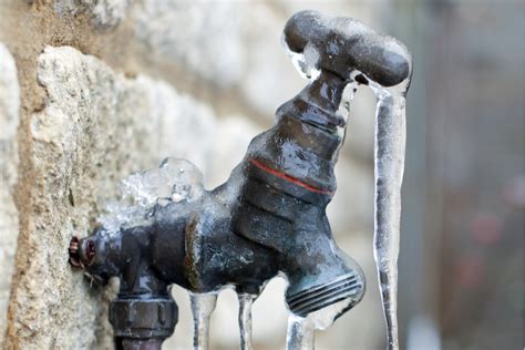 Wasserleitung im Garten frostsicher machen So schützen Sie sie