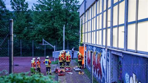 Vier Kinder Nach Sturz Durch Hallendach Schwer Verletzt Haller