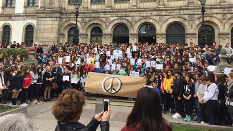 Silencio En Memoria De Las Víctimas De París