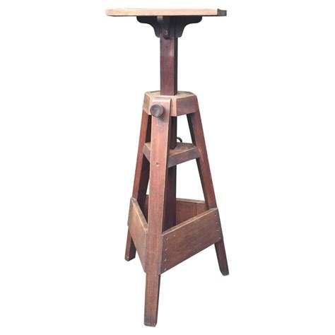 Interior designers explain why every home needs a stylish easel stand 8