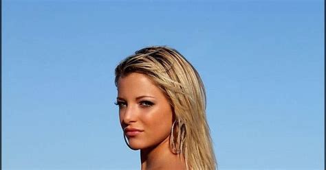 GLAMOUR BIKINI GIRLS Nicole Hampton Blonde Seduction