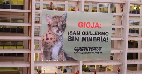 Greenpeace desplegó una bandera contra la minería en San Juan