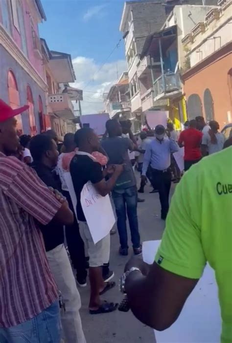 Haitianos Protestan Contra Negociado De Visas En El Consulado