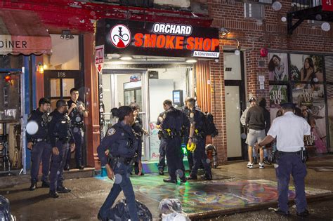 Nyc Smoke Shop Worker Shot While Confronting Robbers