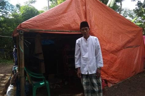 Korban Banjir Lebak Masih Bertahan Di Tenda Pengungsian ANTARA News