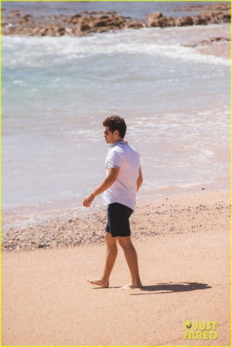 Gregg Sulkin Shows Off His Abs On Vacation In Los Cabos Photo