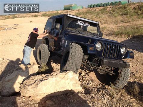 2005 Jeep Wrangler With 15x10 76 Pro Comp Series 97 And 33135r15