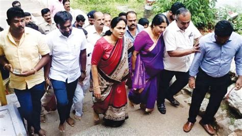 Shobha Climbs Chamundi Hill Steps Star Of Mysore