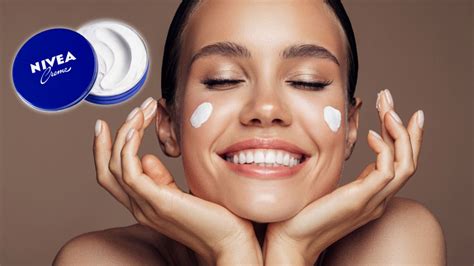 Cómo Utilizar La Crema Nivea Y El Aceite De Jojoba Para Eliminar Las