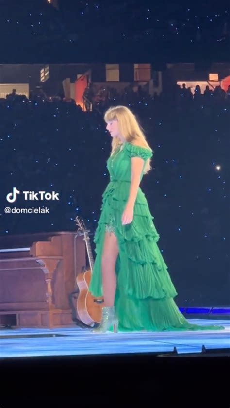 Taylor Swift Leaves Fans Speechless After Diving Headfirst Into Stage Gap Seemayo