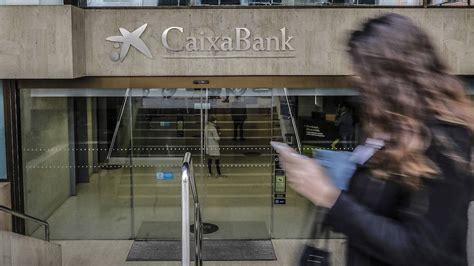 Caixabank Lanza Un Aviso A Clientes Padres Y Padres Para Ahorrar En La