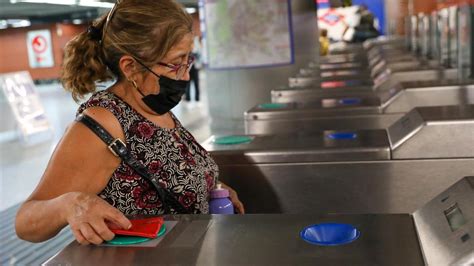 Los Viajeros Del Metro Crecen Un Con El Descuento De Los Abonos De