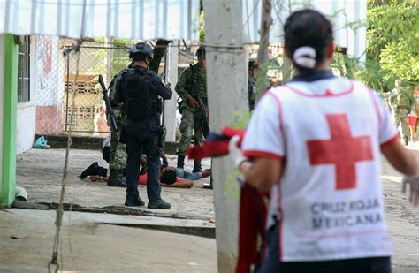 Matan A Tres Policías Y Un Paramédico De Cruz Roja En Acto De Entrega