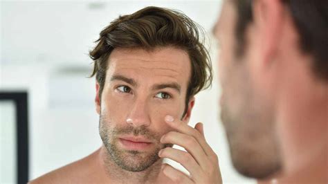 Zo Verzorg Je Je Huid Na Je Vijftigste Skin Care Routine Voor Mannen