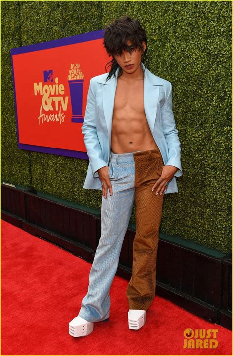 Bretman Rock Puts His Abs On Display at MTV Movie & TV Awards: Unscripted 2021 | Photo 1312148 ...