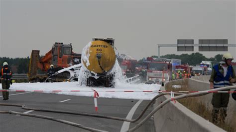 LKW Lenker Nach Crash Auf A1 Tot Oe24 At