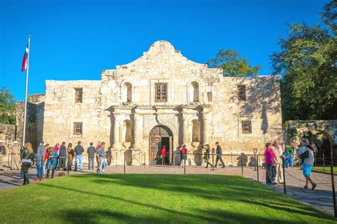 The Alamo in San Antonio - A Historic Texan Landmark - Go Guides