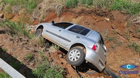 Caco Da Rosa Carro Cai Em Vala Ap S Sair Da Pista No Contorno Vi Rio