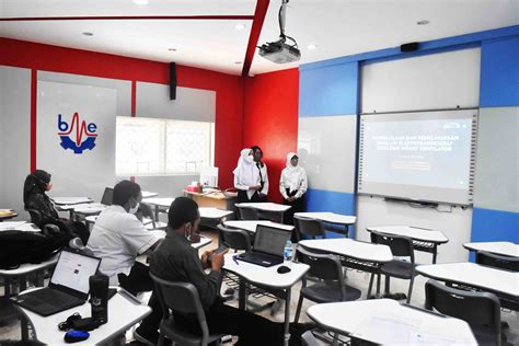 Desember Seminar Kerja Praktik Semester Gasal Tahun