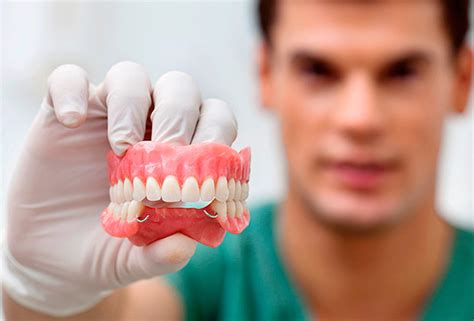 Dentaduras removibles de plástico acrílico y revisiones de su uso así