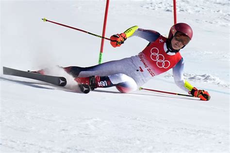 Shiffrin's Fall in Olympic Giant Slalom Will Stick With Her - Bloomberg