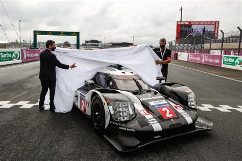 24 Hours Of Le Mans A Porsche 919 Hybrid For The 24 Hours Of Le Mans