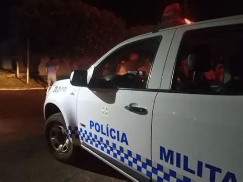 Por Ci Mes Oficial Da Reserva Do Ex Rcito Enforca Mulher Na Frente Da