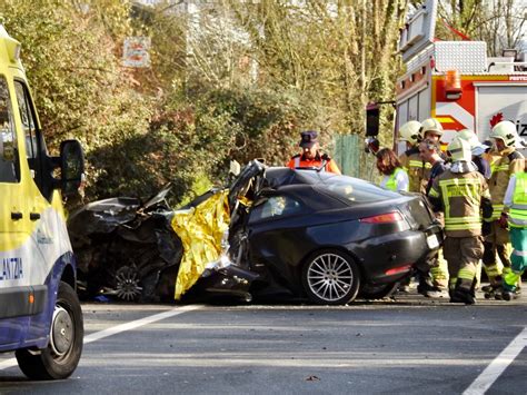 Muere Una Conductora Al Chocar De Frente Su Coche Contra Un Camión En