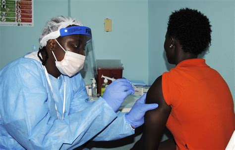 Ebola Vaccine Trials On 30 000 Volunteers To Begin In Liberia Ibtimes Uk