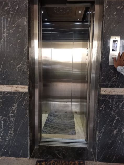 Geared 50hz Machine Room Elevator For Passenger Elevators Capacity