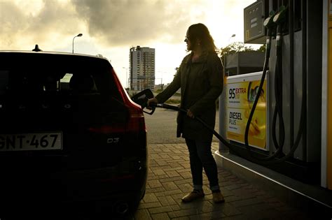 Huono uutinen autoilijoille Polttoaineen hinta ei enää laske