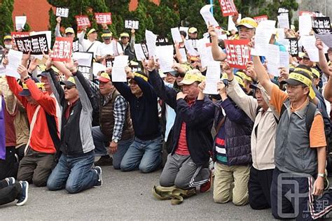 【年金陳抗】軍公教抗年改再上街 上午堵春祭跪求小英不溯往 上報 Line Today