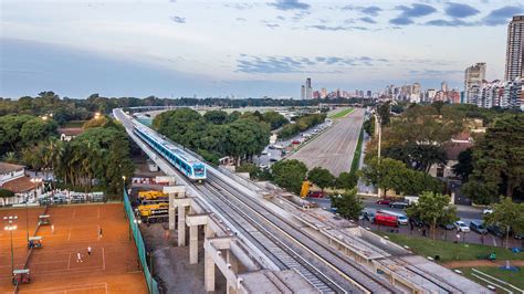 Circular en tren a 10 metros de altura y a gran velocidad así fue el