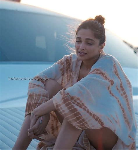 Deepika Padukone Gehraiyaan 22 Hot Legs Hd Caps Starcelebblog