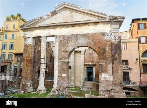 Porticus Hi Res Stock Photography And Images Alamy