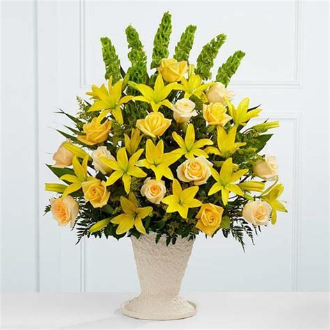 The Ftd Golden Memories Arrangement Fth Floral