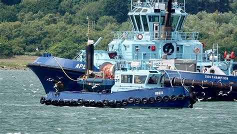 Rx401266 1 Solent Towages Tug Workboat Ibex Passing I Flickr