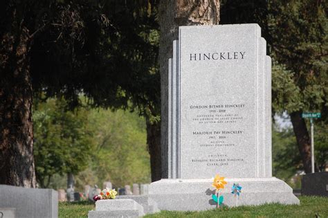 Gordon B. and Marjorie Pay Hinckley memorial – Hillfamily dot net